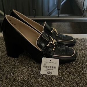 Liz Claiborne Black and Gold Flats with Chic Accents
